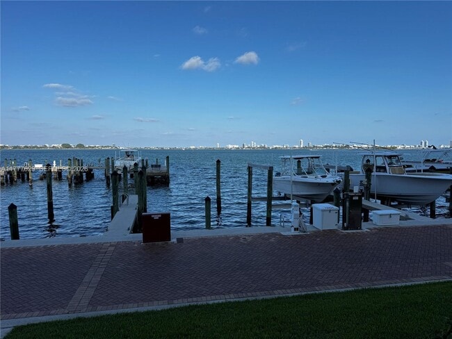 Building Photo - 2000 Towerside Terrace