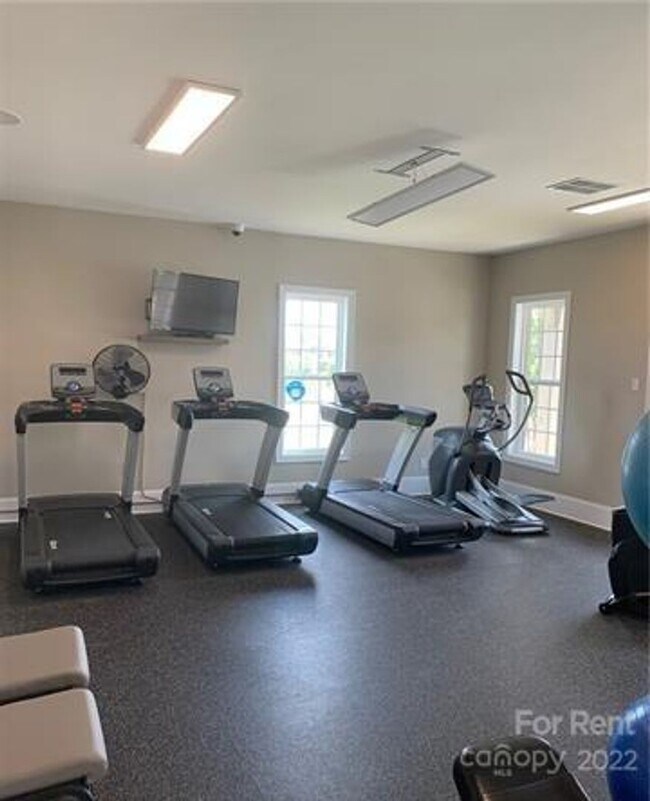 Building Photo - 1 Year Old New Home With 3 Bedroom 2.5 bat...
