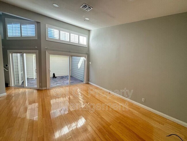 Building Photo - 11377 Osborne Pl