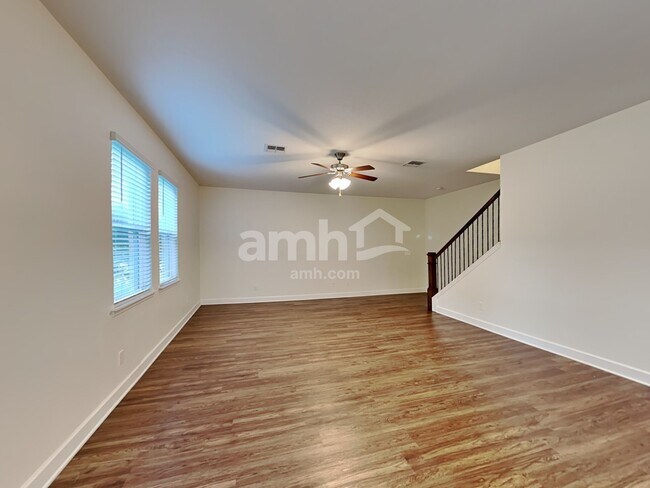 Building Photo - 221 Crestrun Loop