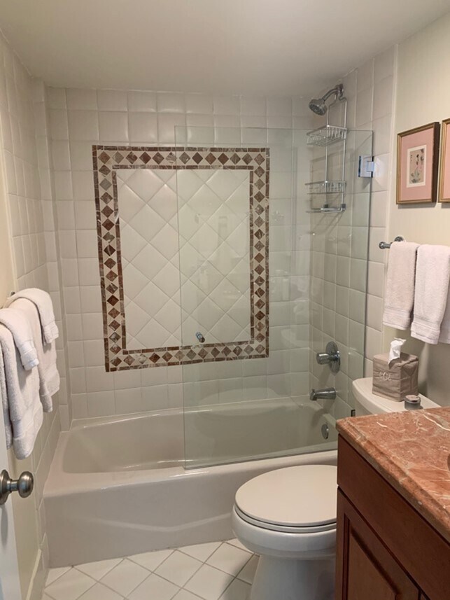 Bath - 401 Peruvian Ave