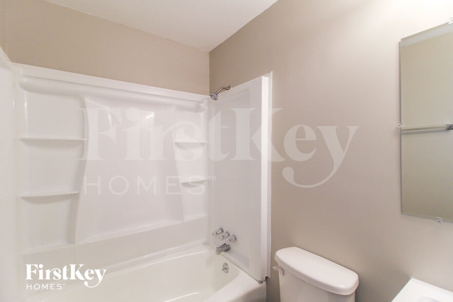 Building Photo - 2672 Lilac Dr