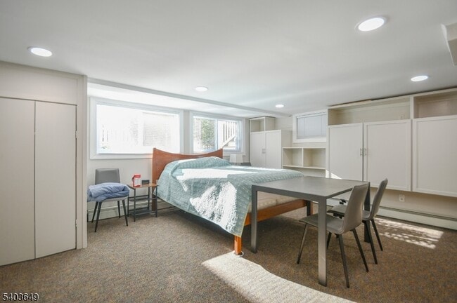 Building Photo - 11 Morris Ct