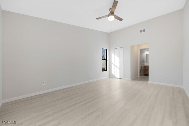 Building Photo - 5113 SW 15th Pl