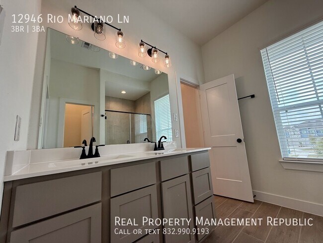 Building Photo - 12946 Rio Mariano Ln