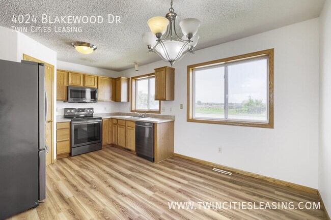 Building Photo - 4024 Blakewood Dr