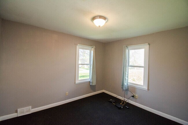 Building Photo - Fenced Yard, 2-Car Garage + Quiet Location!