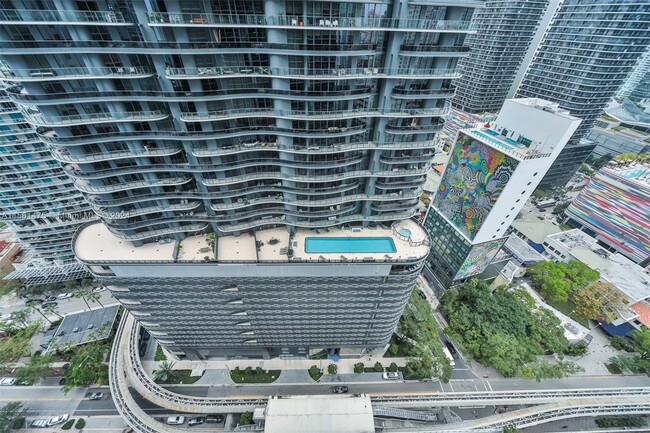 Building Photo - 1010 Brickell Ave