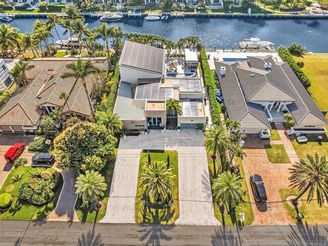 Building Photo - 307 Holiday Dr