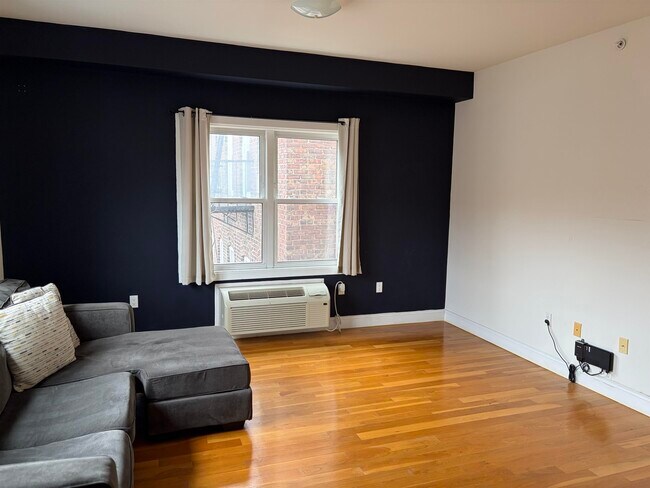 Building Photo - 5501 Hudson Ave