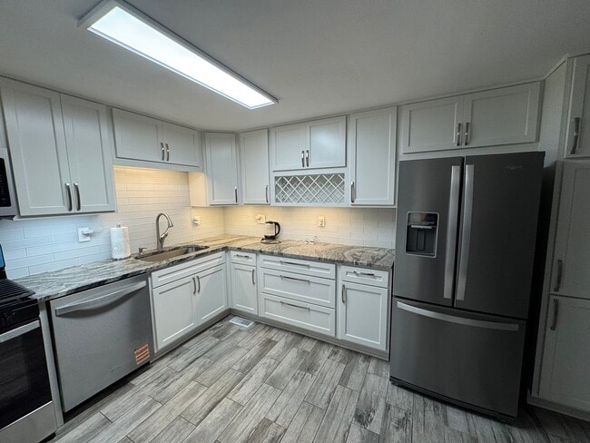 Building Photo - 5735 Stonykill Dr