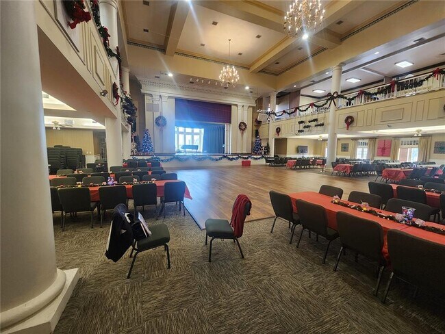 Building Photo - 24921 Pine Hill