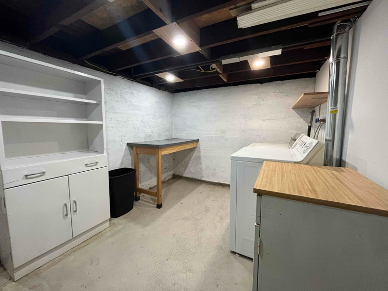 Building Photo - 142 Church St