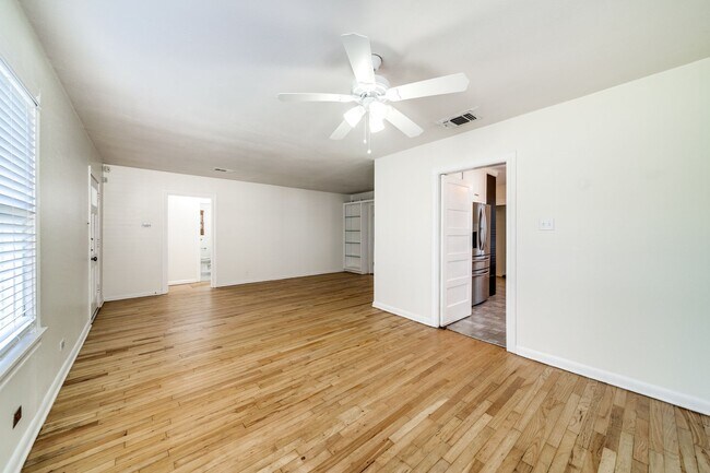 Building Photo - 136 Harmon Dr