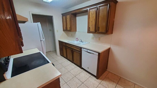 Building Photo - West Lubbock Corridor/ Trending Popular Lu...