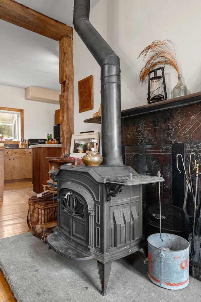 Building Photo - 1087 State Rd