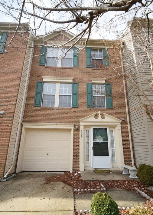 Primary Photo - Beautiful Townehome - Lees Hill Community