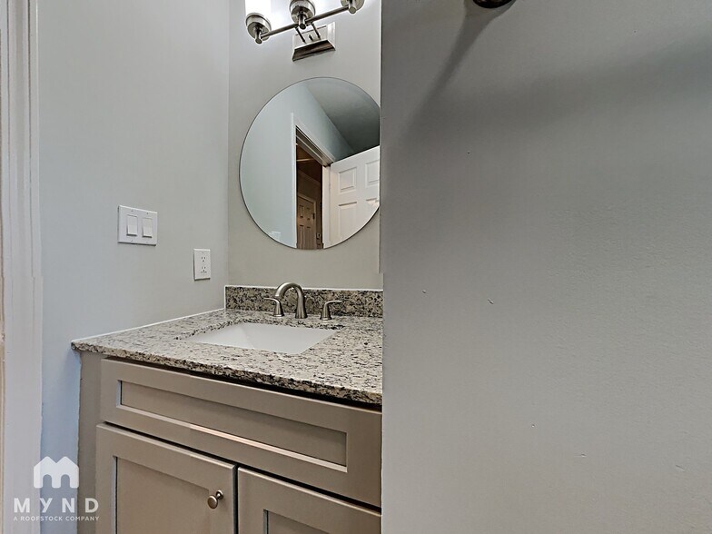 Building Photo - 6143 Castle Ct