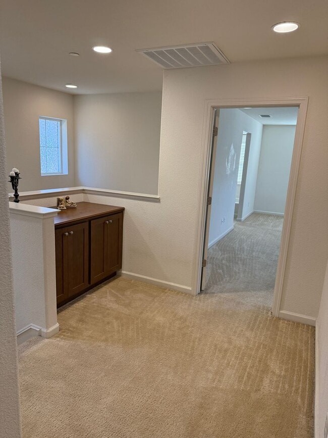 Building Photo - MODERN NEWER 3 BEDROOM 2 STORY FAIRFIELD *...