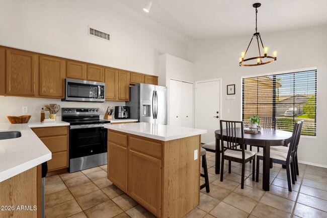 Building Photo - 1216 W Pinon Ave