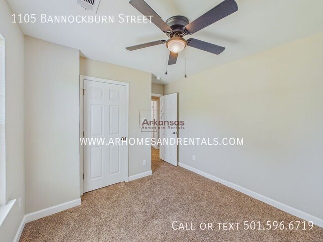 Building Photo - 1105 Bannockburn St
