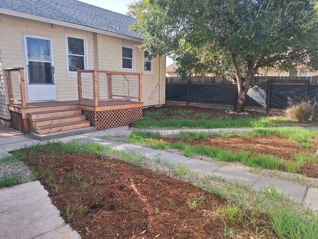Building Photo - MUST SEE 1+ BEDROOM 1 BATH REMODLED