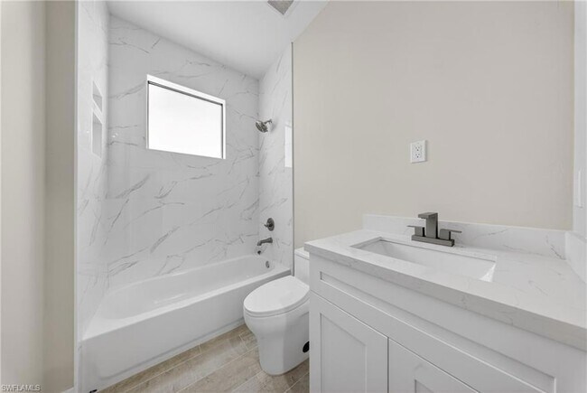 Building Photo - 1204 Moore Ave