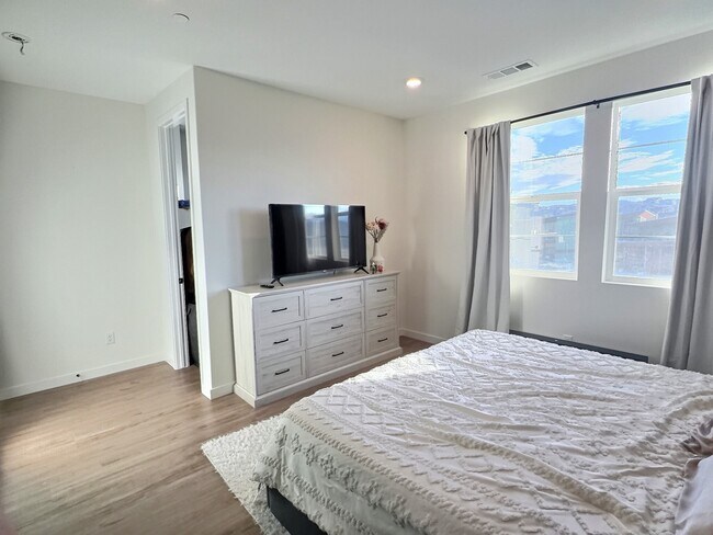 Building Photo - 27589 Sanctuary Ct
