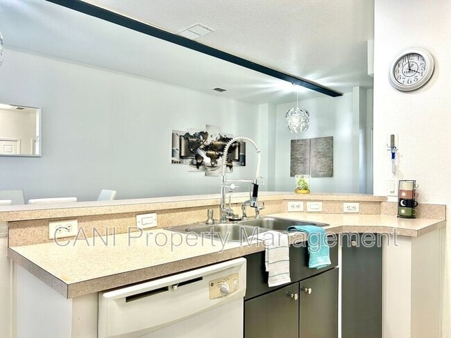 Building Photo - 1134 S Beach Cir