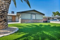 Building Photo - Spacious Furnished 5 Bed / 2 Bath Single Family Home with Private Pool in Las Vegas