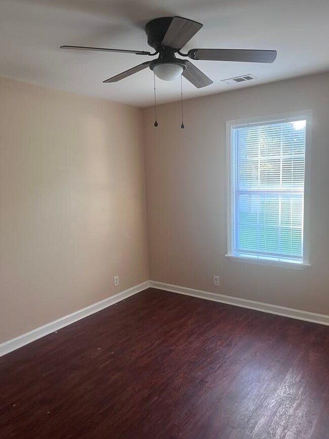 Building Photo - 149 High Point Dr