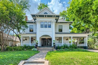 Building Photo - 4125 Junius St