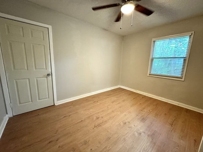 Building Photo - Renovated 2 Bedroom Jacksonville Heights Duplex Apartment