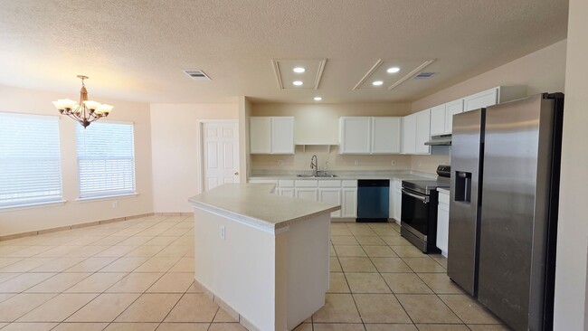Building Photo - 5 Bedroom Beauty!  Far NorthWest SA off Potranco and Loop 1604