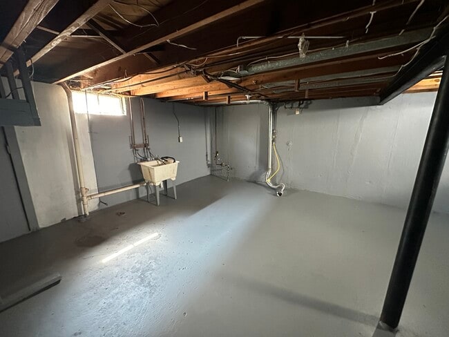 Building Photo - 24924 Lexington Ave