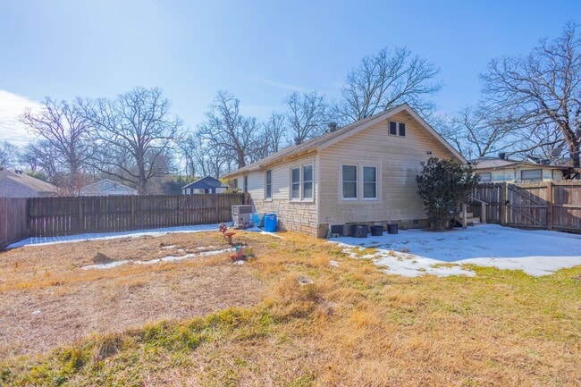 Building Photo - 2 Bedroom Stifft Station Cottage