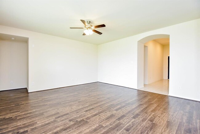Building Photo - 16035 Dehay Ln