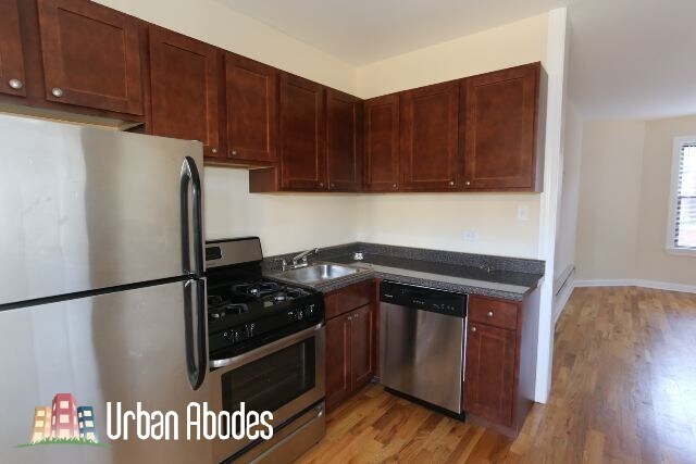 Building Photo - 4414 N Wolcott Ave