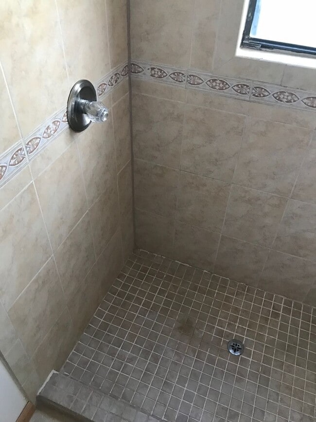 Building Photo - Charming 2-Bedroom, 2-Bath Single Family H...