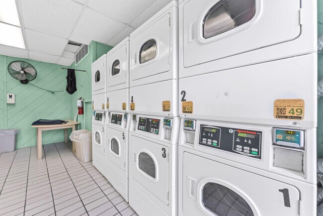 Building Photo - 2555 NE 11th St