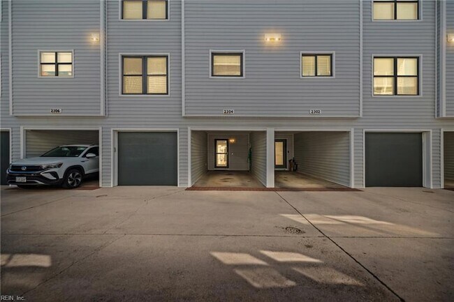 Building Photo - 2304 Bergen Ct