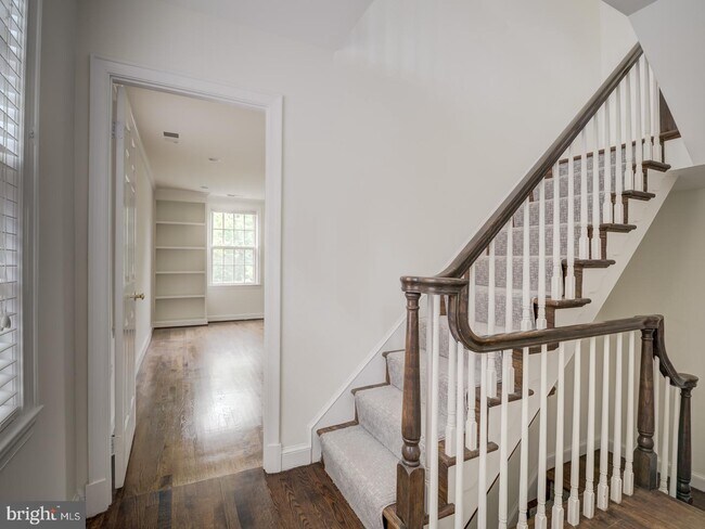 Building Photo - 4354 Westover Pl NW