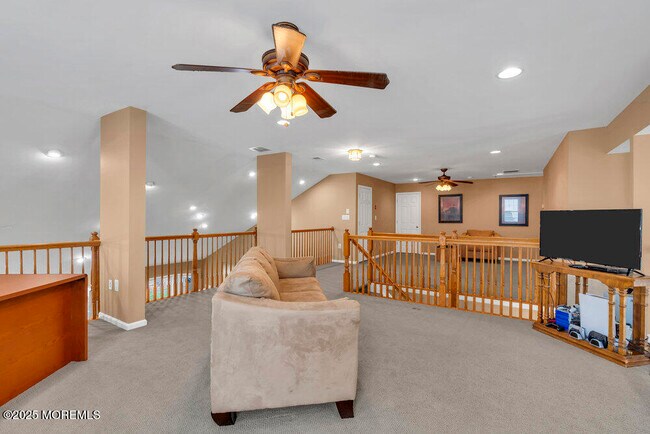Building Photo - 17 Trumbull Ct