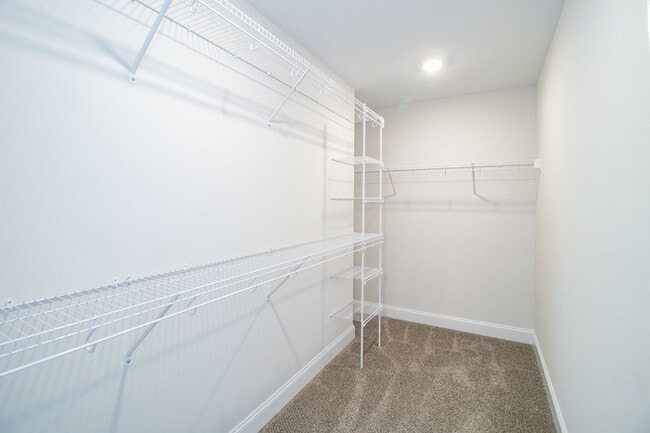 Building Photo - 433 Pomeroy Dr