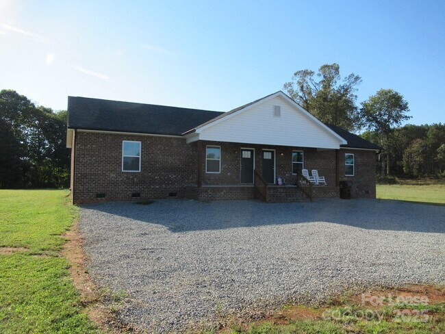 Primary Photo - 419 Northbrook III School Rd