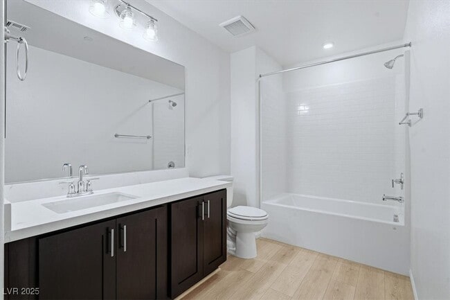 Building Photo - 8667 Luxuriant Ave