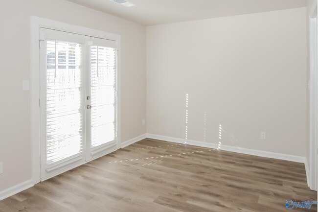 Building Photo - 410 Jasmine Dr