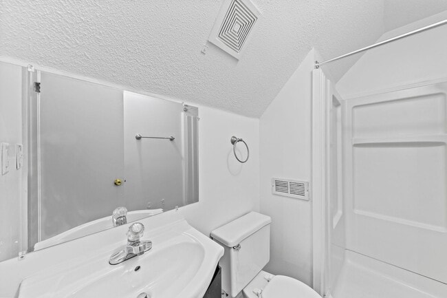 Building Photo - Cape Cod Style Home!