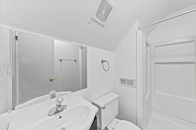 Building Photo - Move-In Special Available! Cape Cod Style Home!