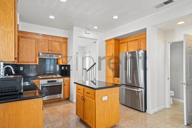 Building Photo - 3416 Glenprosen Ct